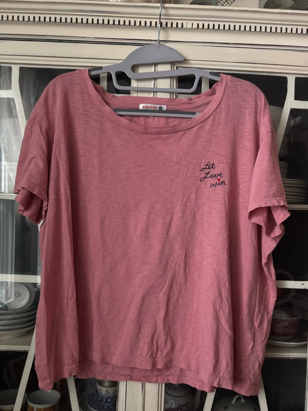 Sundry T-Shirt “Let Love Win”